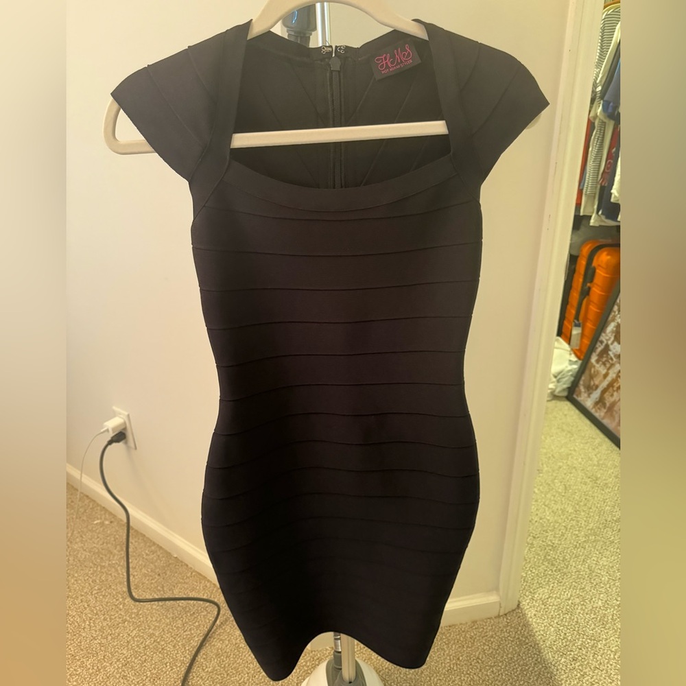 Hot Miami Styles - Elegant cap Sleeve Black Bodycon Dress - Size Small
